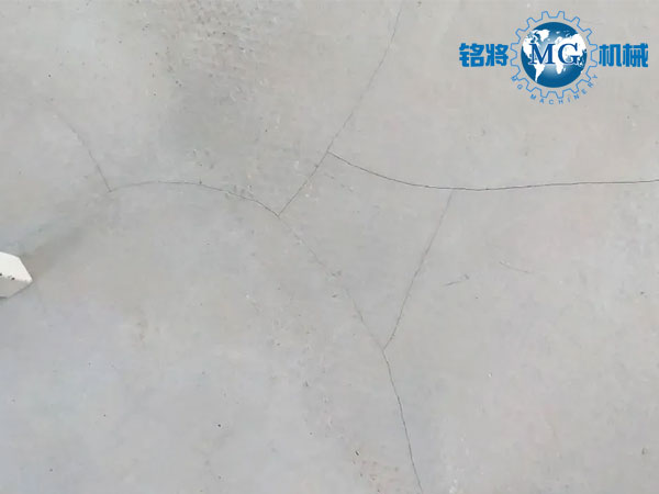 都說石膏基自流平抗開裂，可為啥到處開裂？
